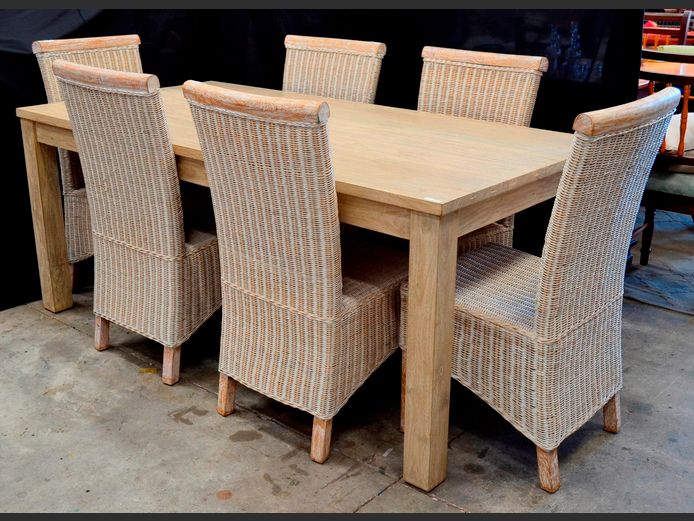 OAK WHITE WASHED DINING TABLE WITH 6 MATCHING WHITE PAINTED WICKER CHAIRS, 180 x 90 x 76cm [#: 408826576]