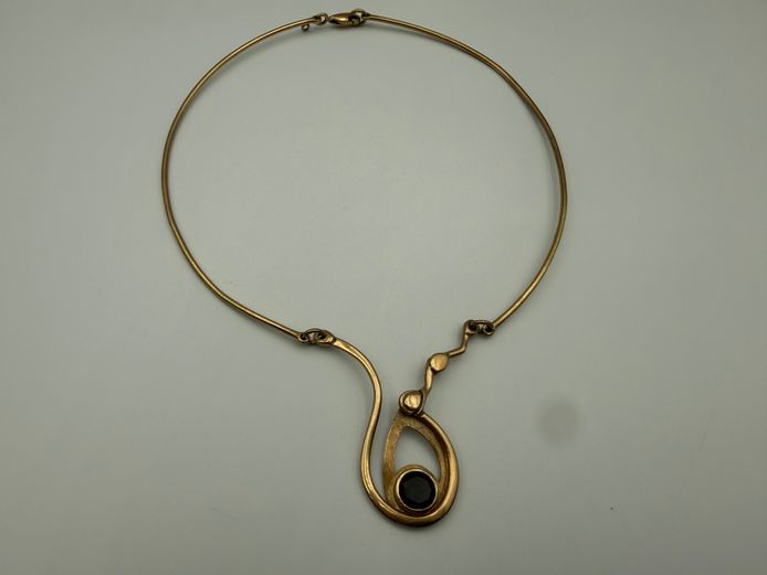 Choker necklace with garnet stone