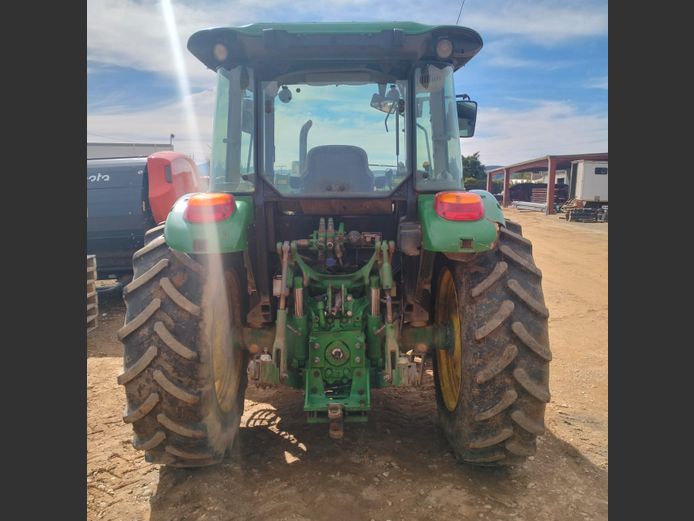 2018 John Deere 5105M Cab with front loader