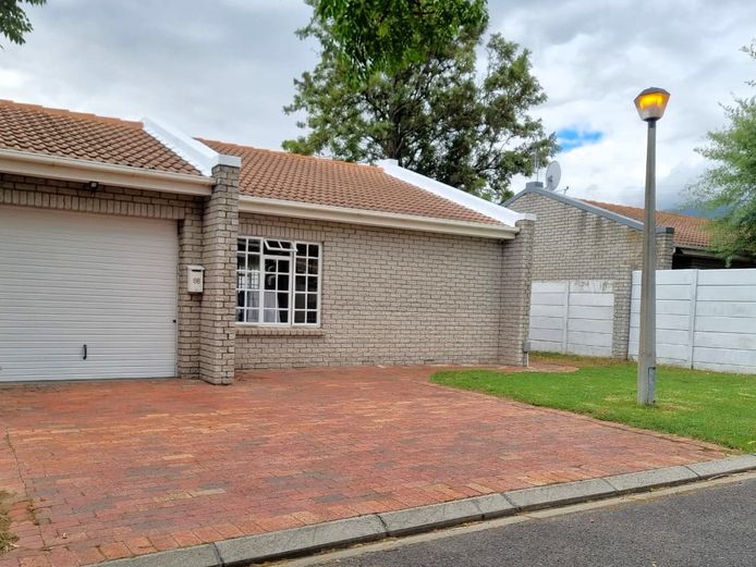 2 Bedroom Townhouse, Van der Stel