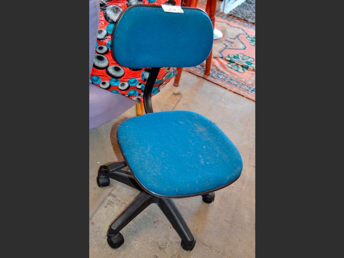 BLUE SWIVEL TYPIST'S CHAIR
