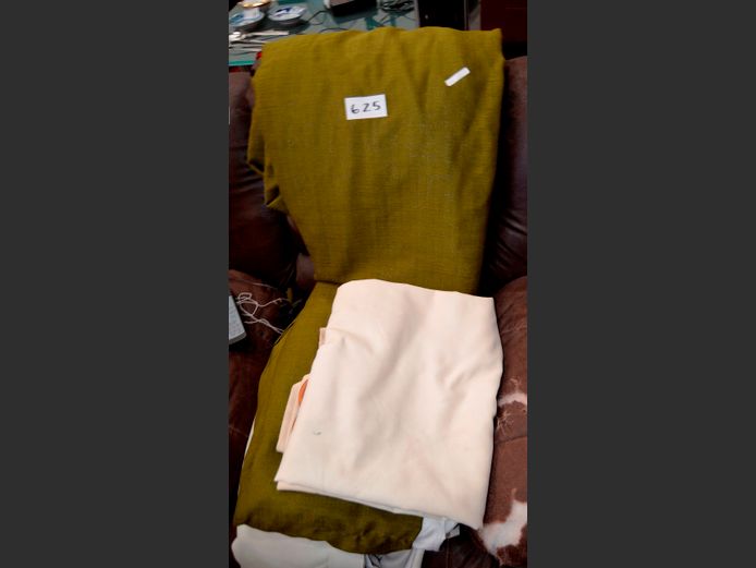 LOT: CURTAINS