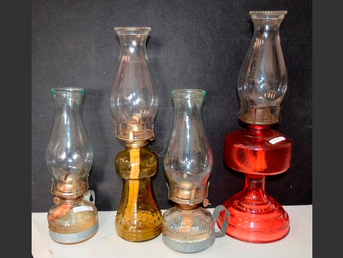 LOT: 4 x OIL LAMPS