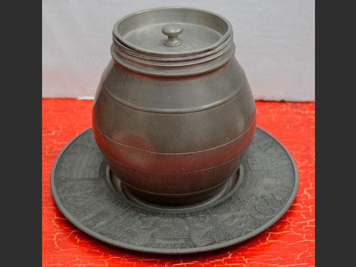 PEWTER DUNHILL TOBACCO JAR WITH LID, 15cm High & A PEWTER PLATES, 22cm Diameter