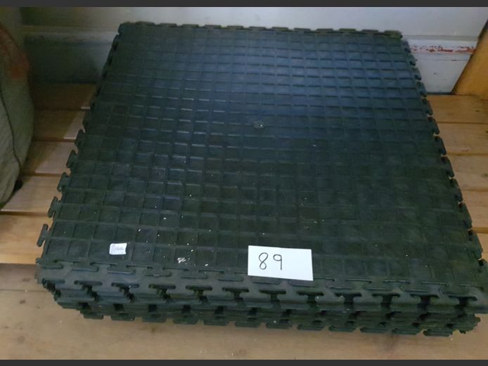 BLACK INTERLOCKING RUBBER MATS
