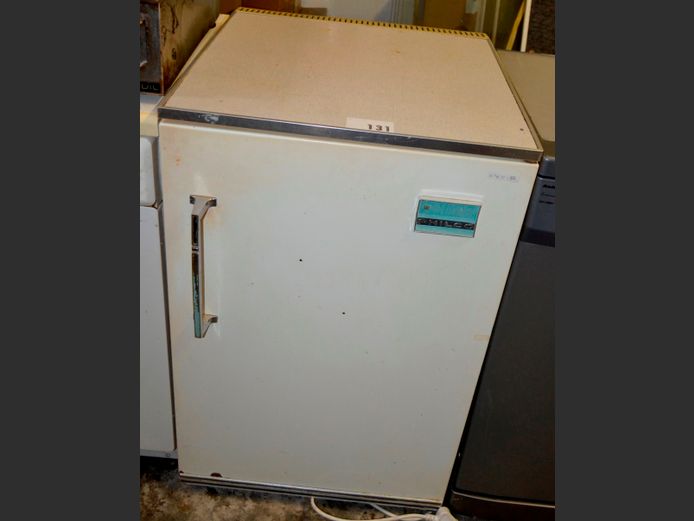 PHILCO BAR FRIDGE [Switches on, untested further, rusted]