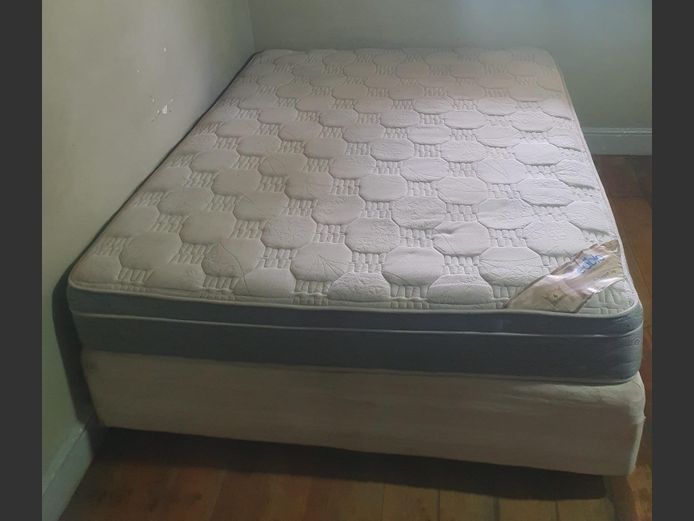 Queen Size Bed Base & Mattress