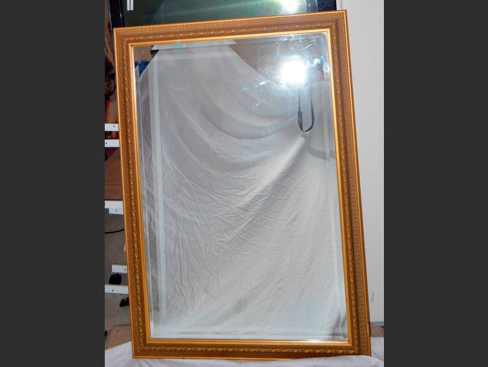 GILT FRAMED & BEVELLED MIRROR, 135 x 95cm