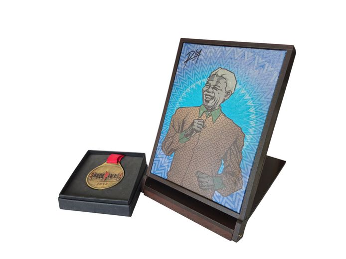 Nelson Mandela 2013 "Unite" Commemorative Wooden Display Box & Medallion Set