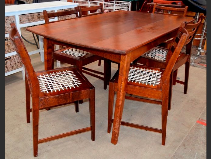 IMBUIA WOOD DINING TABLE WITH 6 MATCHING RIEMPIE CHAIRS, 152 x 90 x 76cm [Chairs need securing]