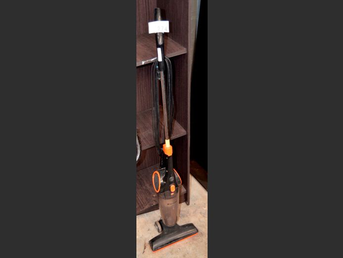 BENNETT READ VACUUM CLEANER [Switches on, untested further]