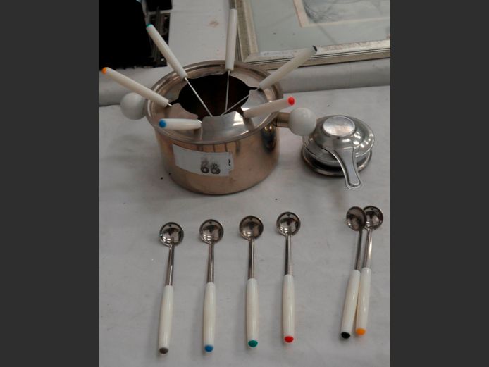 STAINLESS STEEL FONDUE POT WITH BURNER, FORKS & SPOONS [No stand]