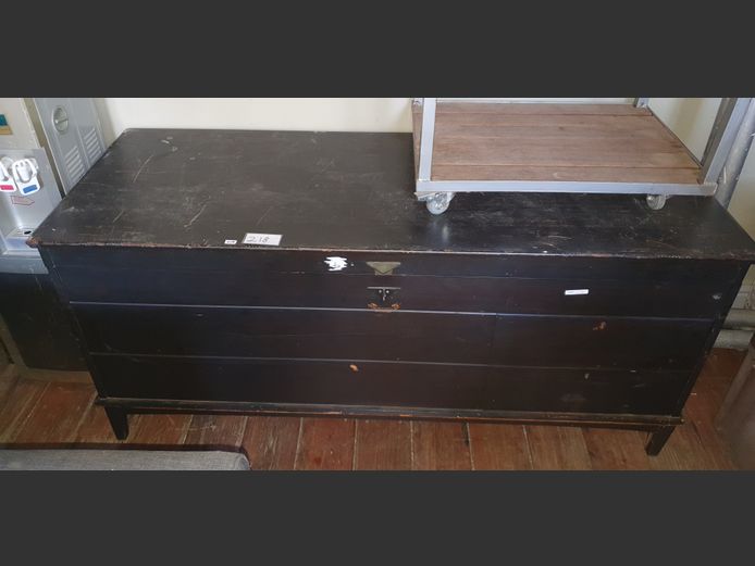 BRIGHTONS FURNITURE DARKWOOD KIST