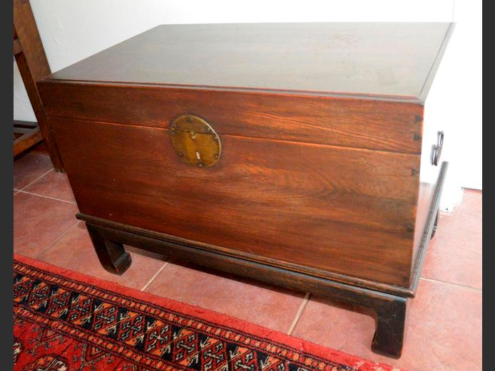 ANTIQUE CHINESE ELM WOOD CHEST, 67 x 41 x 47cm