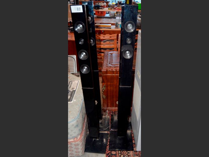 SET OF 4 SAMSUNG TALLBOY SPEAKERS [Untested]