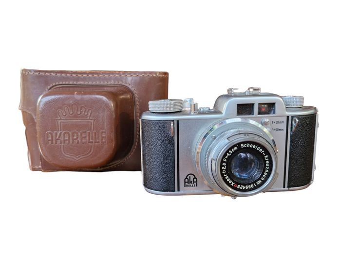 1950s AkArette II Viewfinder Camera 