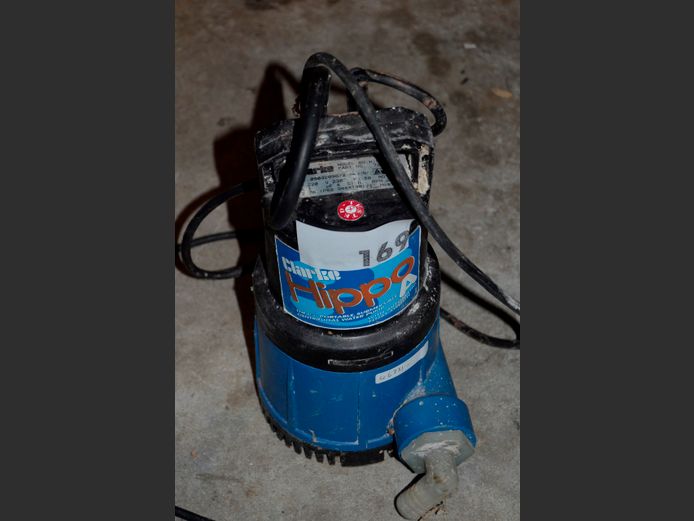CLARKE HIPPO PORTABLE SUBMERSIBLE PUMP [Untested]