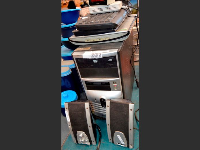 PROLINE COMPUTER TOWER, KEYBOARD, COMPUTER SPEAKERS [Switch on]