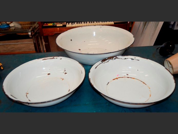 SET OF 3 VINTAGE ENAMEL BASINS, 60cm Diameter & 45cm Diameter [Enamel chipped & dented]