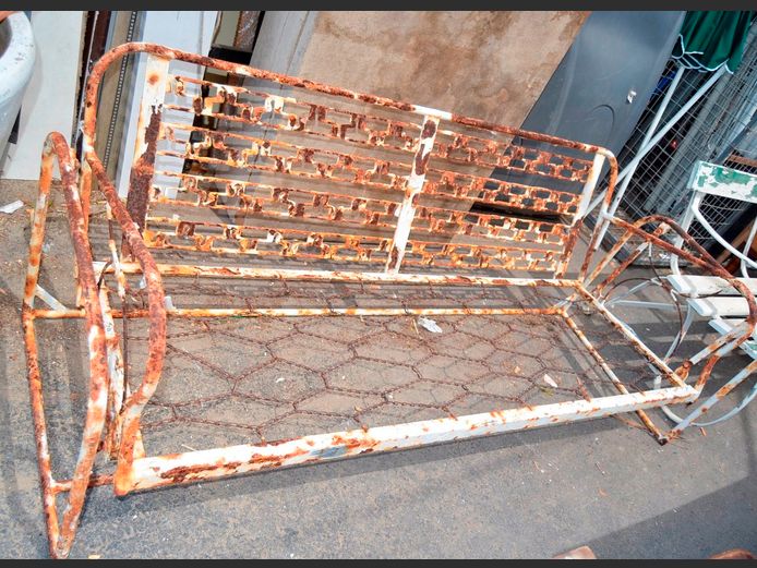 METAL GARDEN SWING BENCH, 197 x 70cm [Rusty]