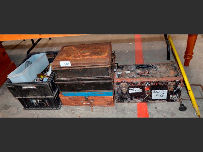 LOT: TOOLBOXES & CONTENTS [10,11]