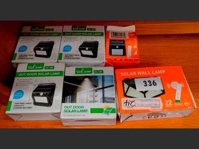 VARIOUS OUTDOOR SOLAR LIGHTS [Untested]