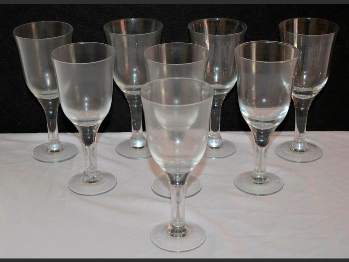 SET OF 8 WHITE WINE GLASSES [Some milky]