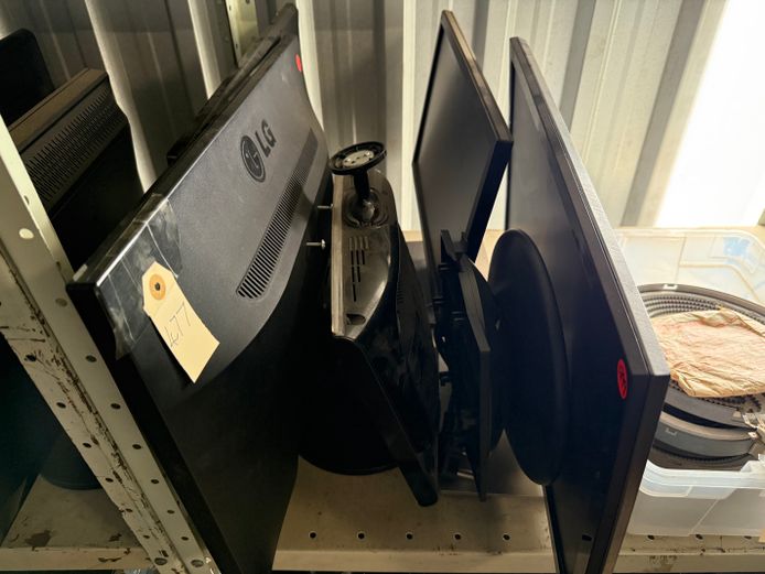 Lot of 5 Monitors 