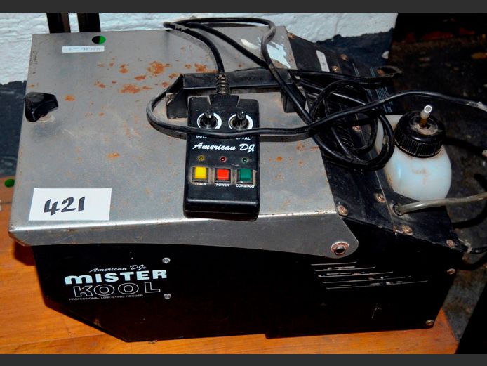 MISTER COOL AMERICAN DJ PROFESSIONAL LOW-LYING FOGGER [Switches on, untested further]