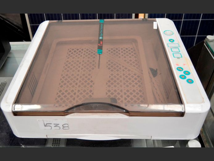 EGG INCUBATOR [Switches on, untested further]