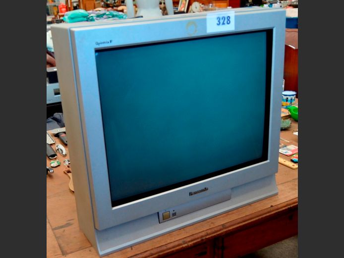 PANASONIC QUINTRIX F COLOUR TV [Switches on, untested further] ### LICENCE PLEASE ###