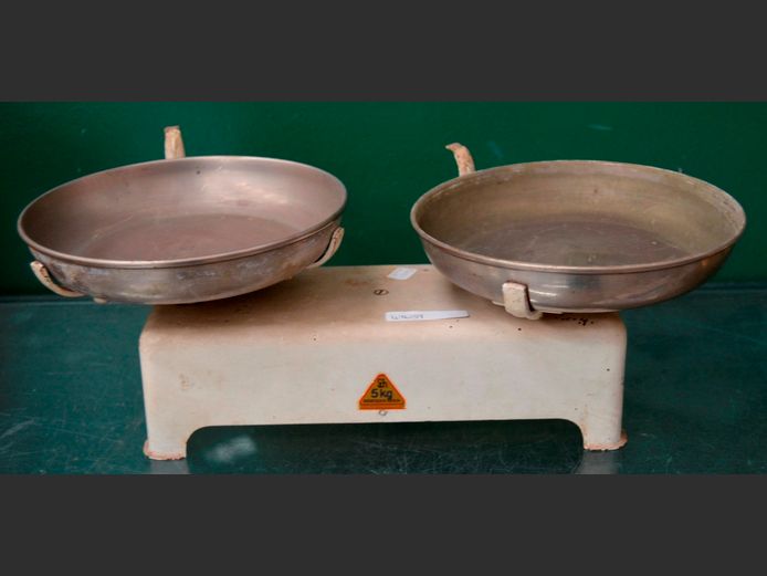 VINTAGE 5kg SCALE, 40 x 18 x 13cm
