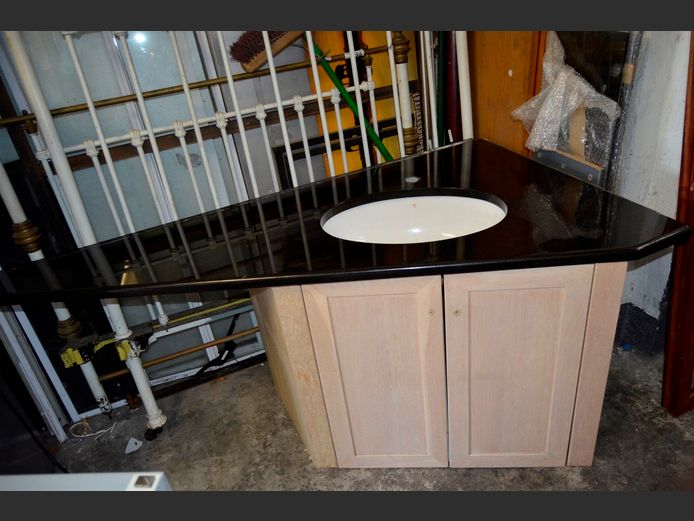 2-DOOR CORNER VANITY WITH BLACK GRANITE TOP & BASIN, 170 x 86 x 76cm