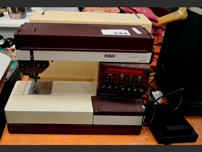 PFAFF SEWING MACHINE WITH TREADLE [Switches on, untested further]