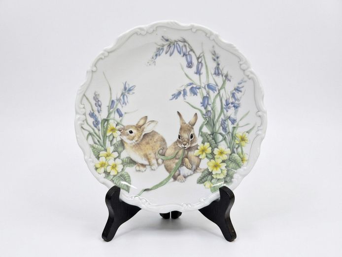 Royal Albert 1987 English Fine Bone China "Spring Capers" Decorative Plate