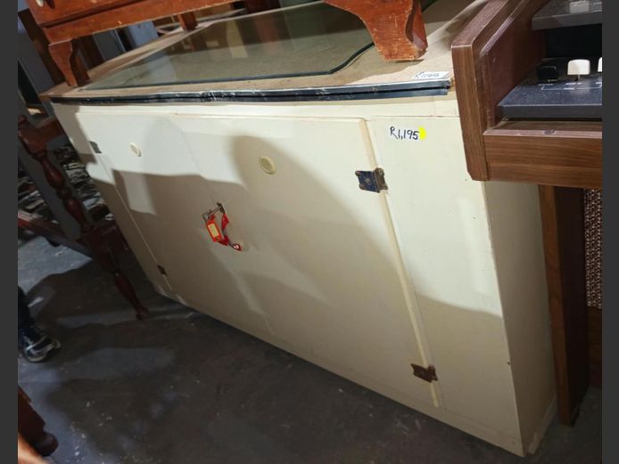 VINTAGE 2-DOOR KITCHEN CUPBOARD, 130 x 56 x 80cm