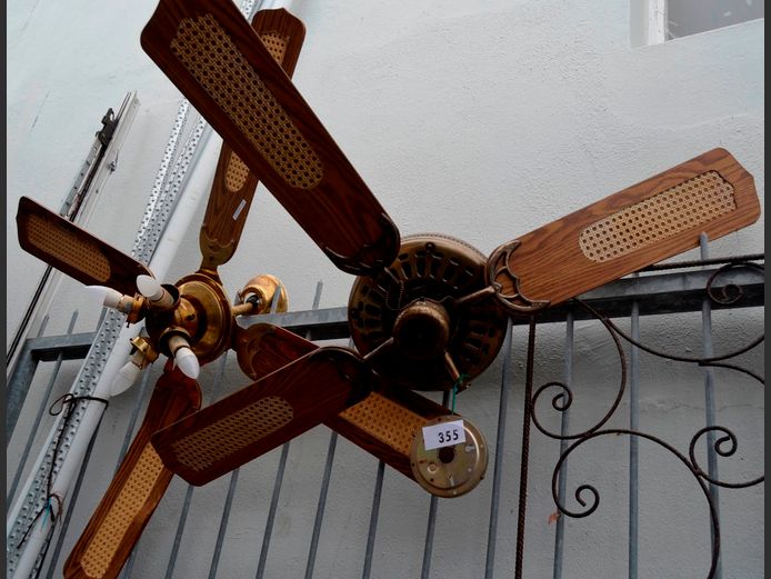 LOT: 2 x CEILING FANS [Untested, 1 missing a blade]
