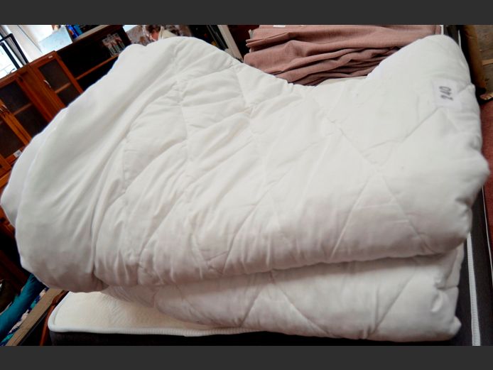 LOT: 2 x ¾ DUVET INNERS