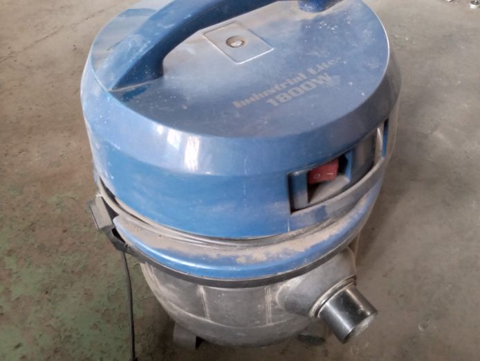 Industrial Lite 1800 W vaccum cleaner
