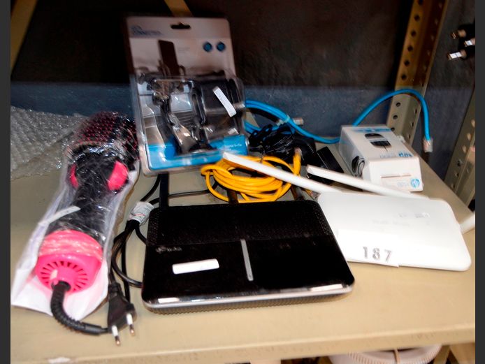 LOT: ROUTERS, HP MOUSE, AORLIS ELECTRIC HAIR STYLER, etc [Switch on, untested further] [4,5,19,36,37]