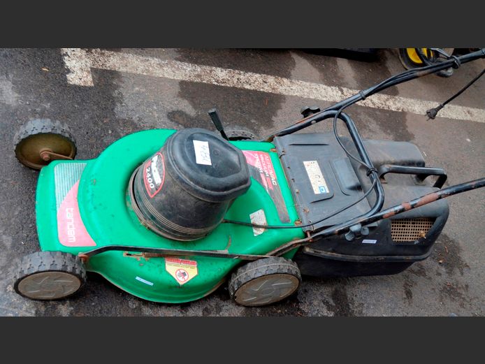 PACER 2400W ELECTRIC LAWNMOWER WITH GRASS CATCHER [Switches on]