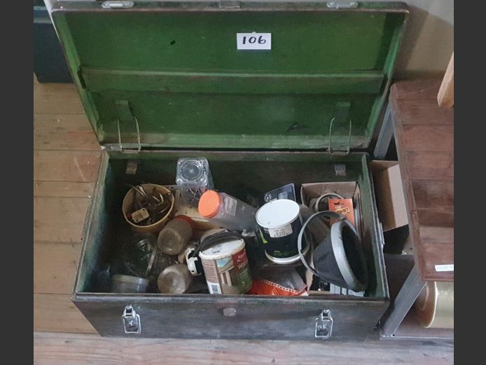 LARGE GREEN METAL TOOLBOX WITH CONTENTS 
