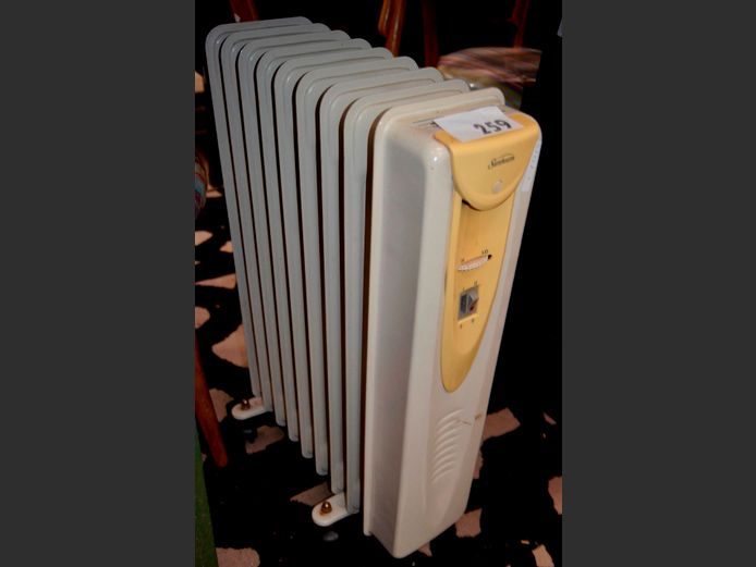 SUNBEAM 9-FIN OIL HEATER [Switches on]