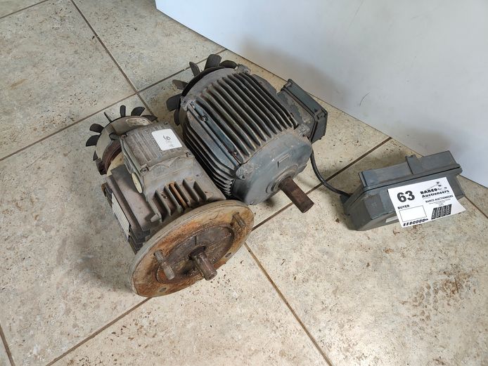 2 X ELECTRIC MOTORS -  1 X SINGLE AND 1 X 3 PHASE 