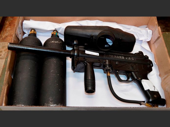 TIPPMAN A5 PAINTBALL GUN WITH CANISTERS