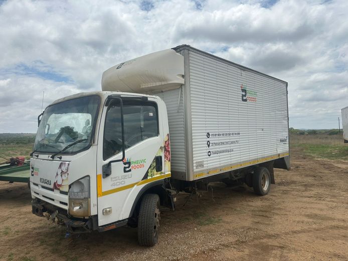 2012 Isuzu 400 (4t) Closed Body Truck