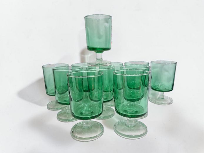 Mid-Century Emerald Green Stemmed Glasses – Set of 11