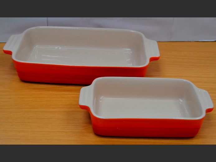 LE CREUSET SET OF 2 STONEWARE RECTANGULAR DISHES, 27 x 18cm & 18 x 12.5cm