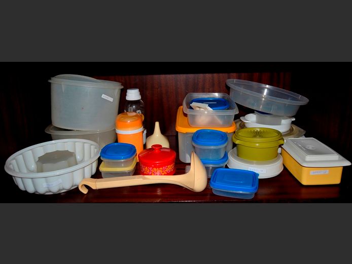 ASSORTED PLASTIC WARE