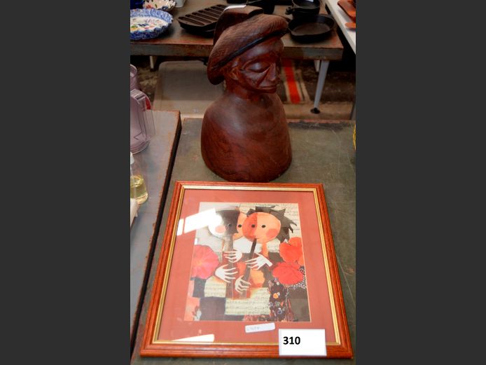 CARVED AFRICAN FIGURINE, 34cm high, & A FRAMED PRINT "MUSICIANS'< 26 x 20cm